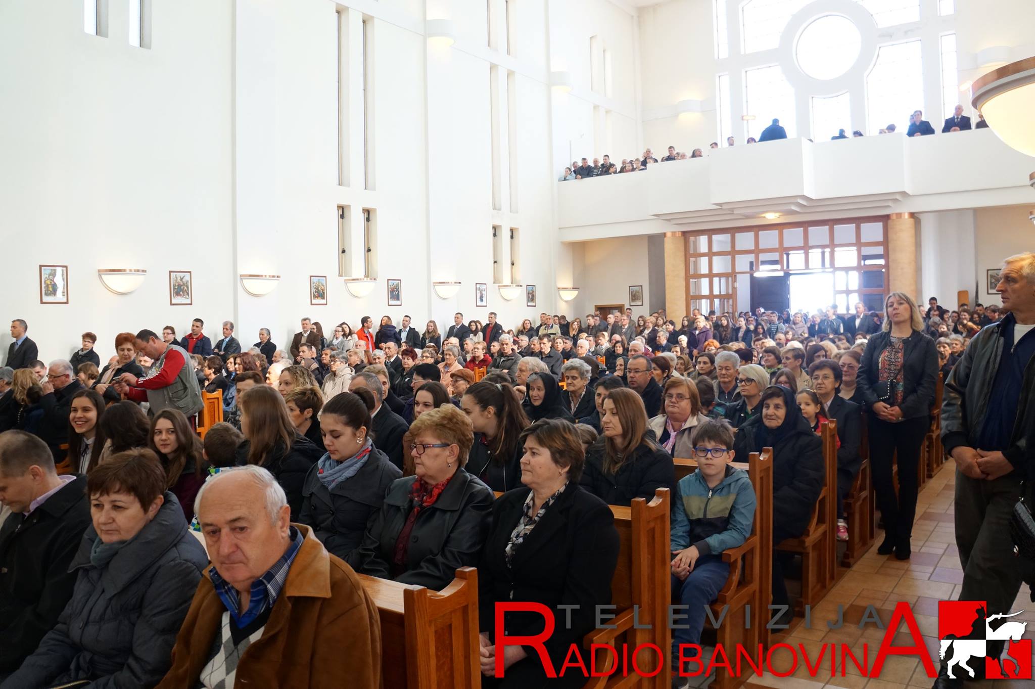 Na Uskrsnjoj Svetoj Misi U Crkvi Sv Ivana Nepomuka U Glini
