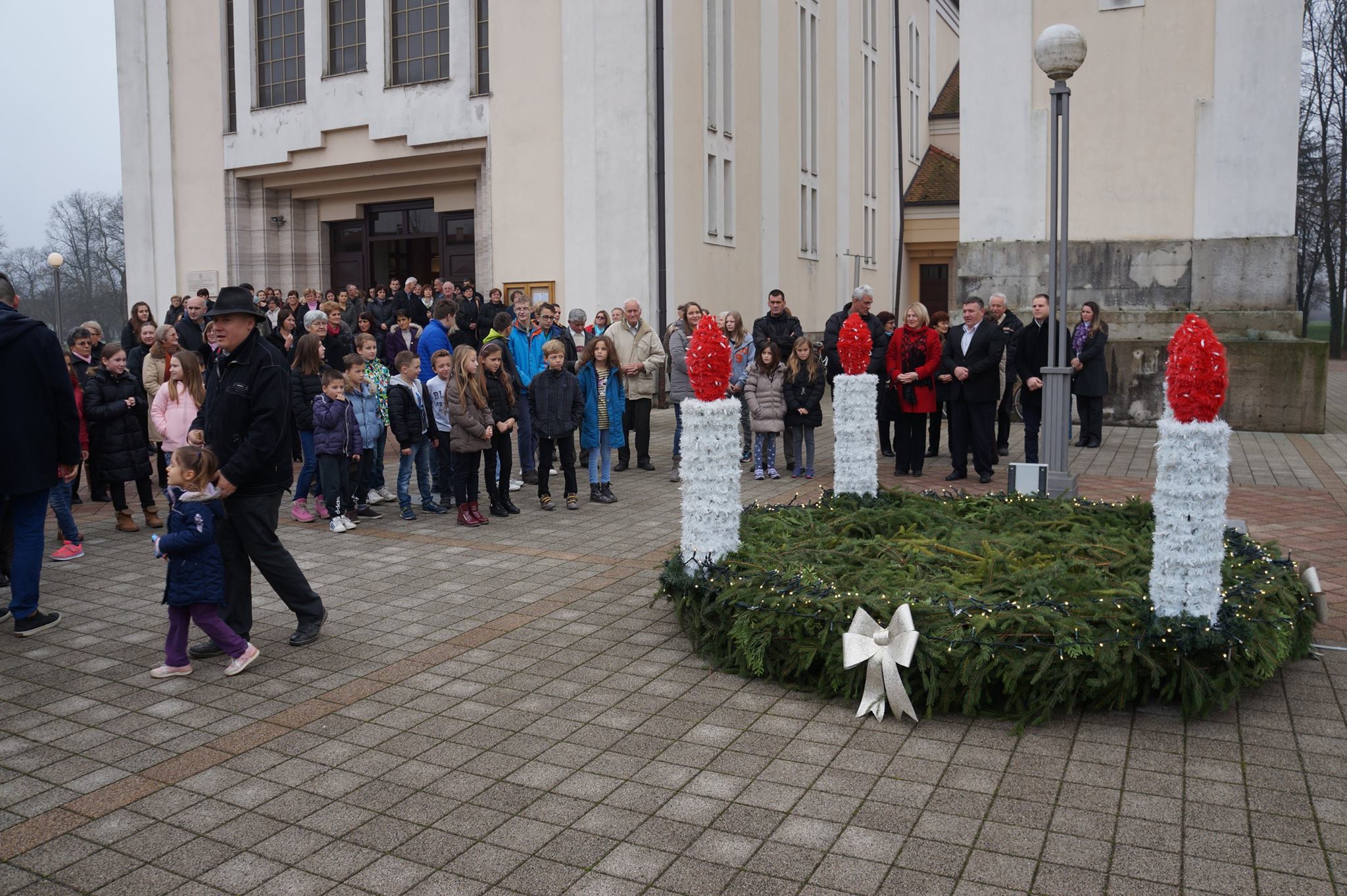 U Nedjelju U Glini Paljenje Druge Adventske Svijece