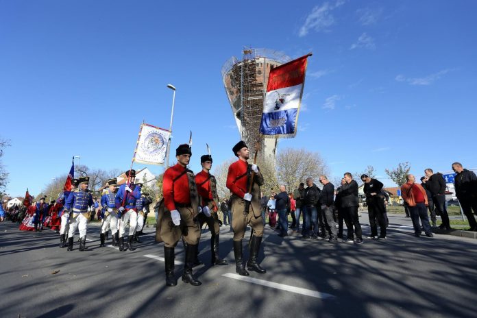 Vukovar: Križni put - Kolona sjećanja na putu prema Memorijalnom groblju