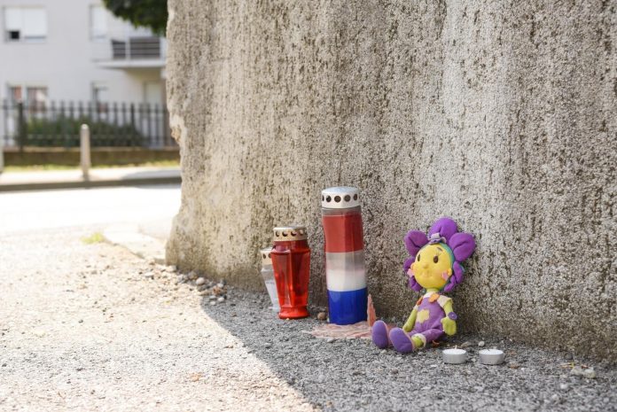 Zagreb: Tužni prizor ispred ulaza gdje je otac ubio troje djece