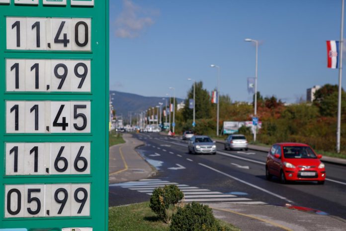 Cijene goriva najviše ikada, a trošarine iznose 60 posto cijene