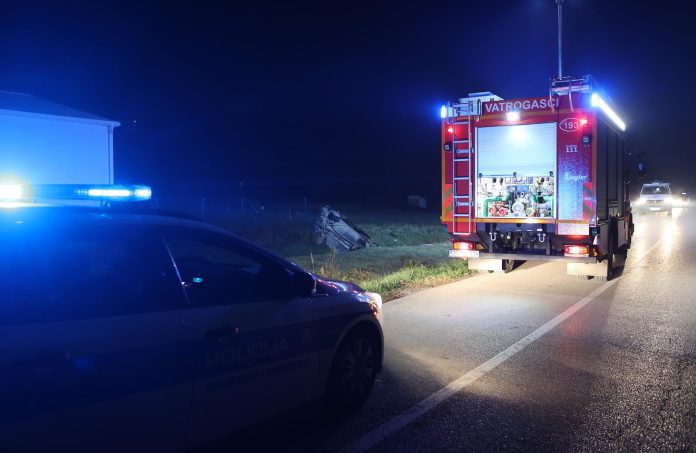 Gornja Drenova: Jedna osoba poginula u slijetanju vozila u kanal uz cestu