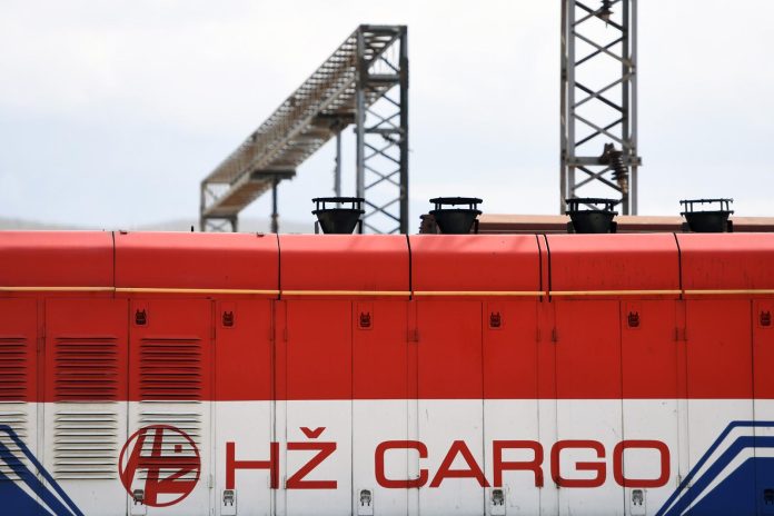 Knin: Lokomotiva H Cargo ?eka prikop?avanje kompozicije vlaka