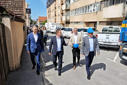 Ministar Bačić u Glini: Najveći dio obnove je iza nas, cijeli proces završava do 2030. godine 1