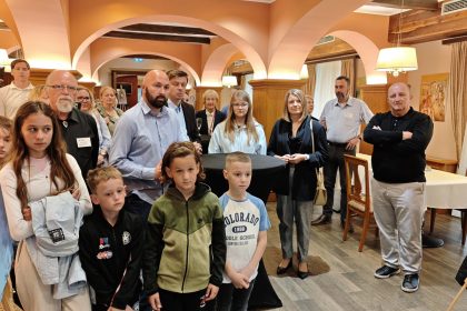U Dvorcu Jurjevec svečano otvorena izložba Međunarodne likovne kolonije "Turopoljski motivi" 1