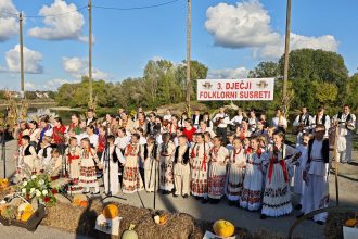 Svečano u Letovaniću: Otvorena obnovljena područna škola i održani Dječji folklorni susreti 1