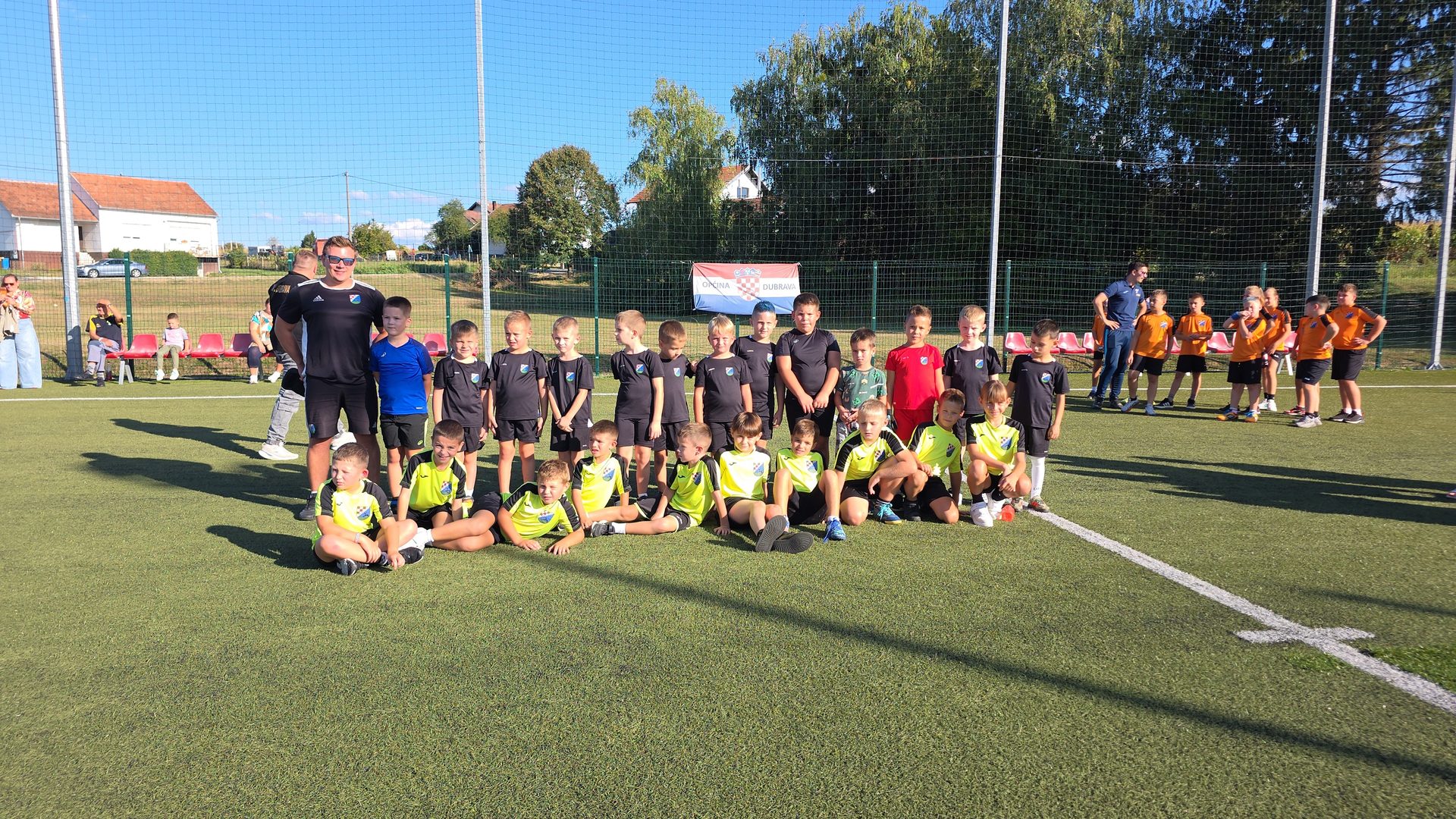 Milijunsko ulaganje u sport: Svečano otvoren novouređeni nogometni teren i klupske prostorije NK Dubrava 2