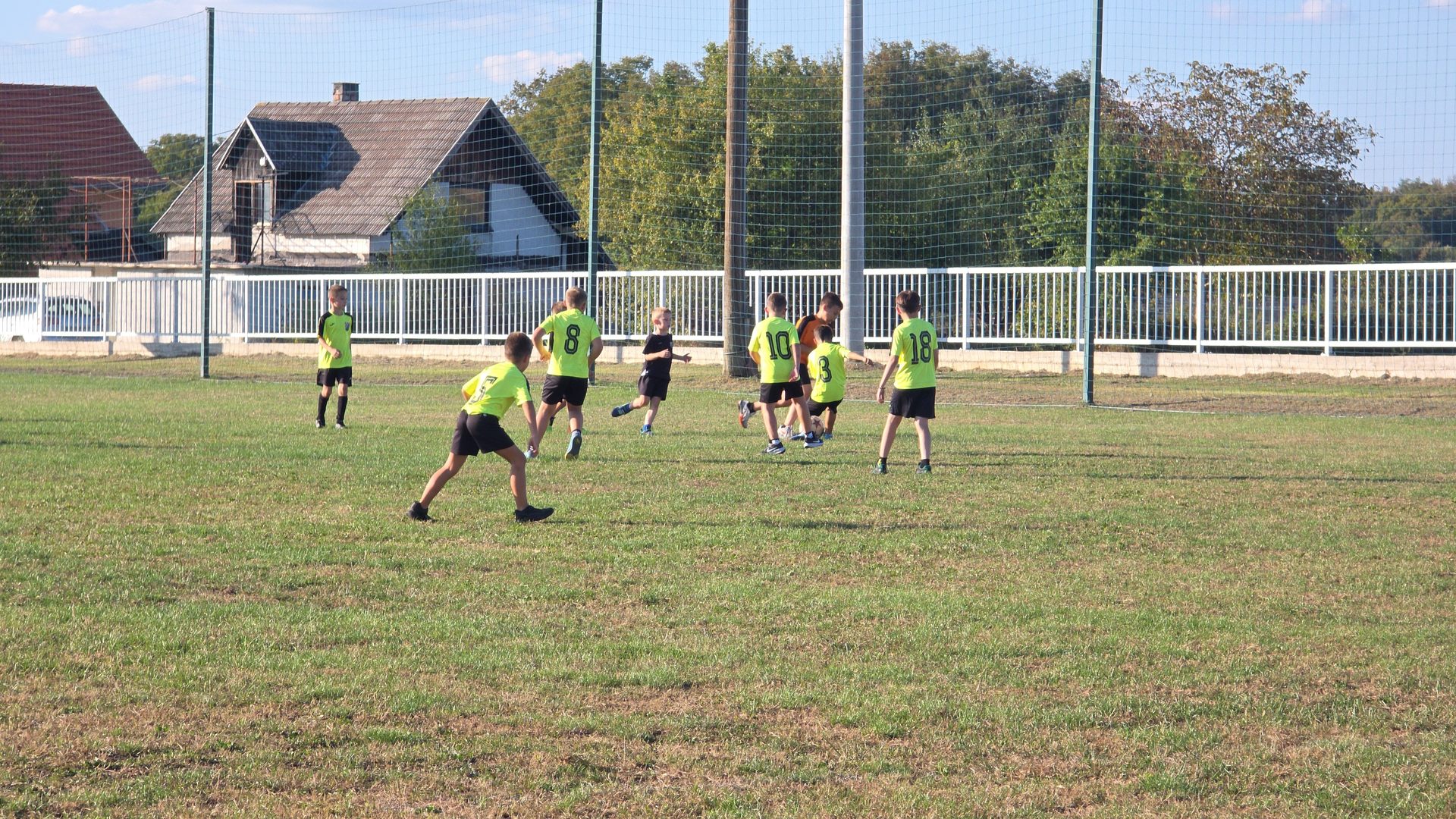 Milijunsko ulaganje u sport: Svečano otvoren novouređeni nogometni teren i klupske prostorije NK Dubrava 4