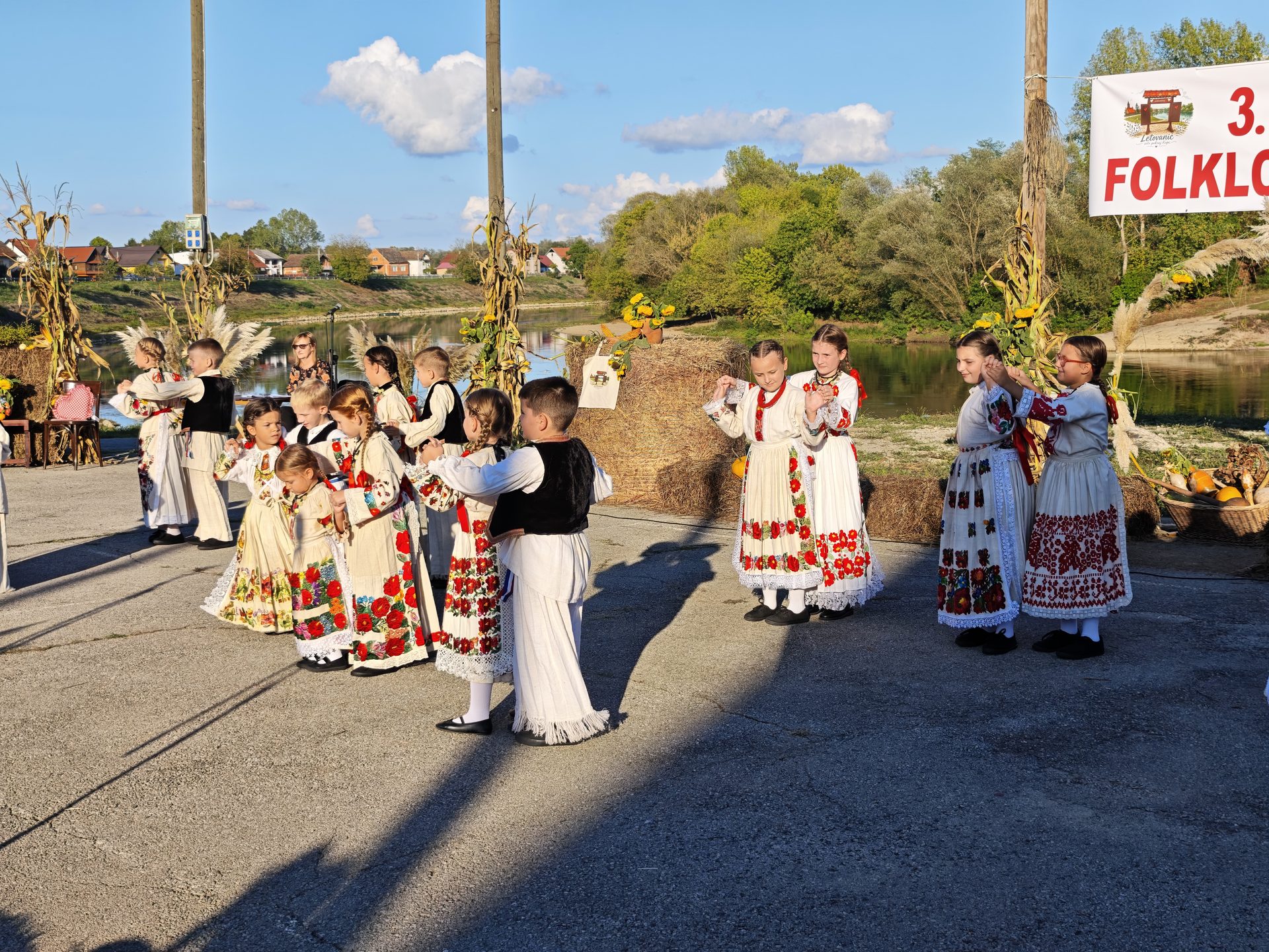 Svečano u Letovaniću: Otvorena obnovljena područna škola i održani Dječji folklorni susreti 5