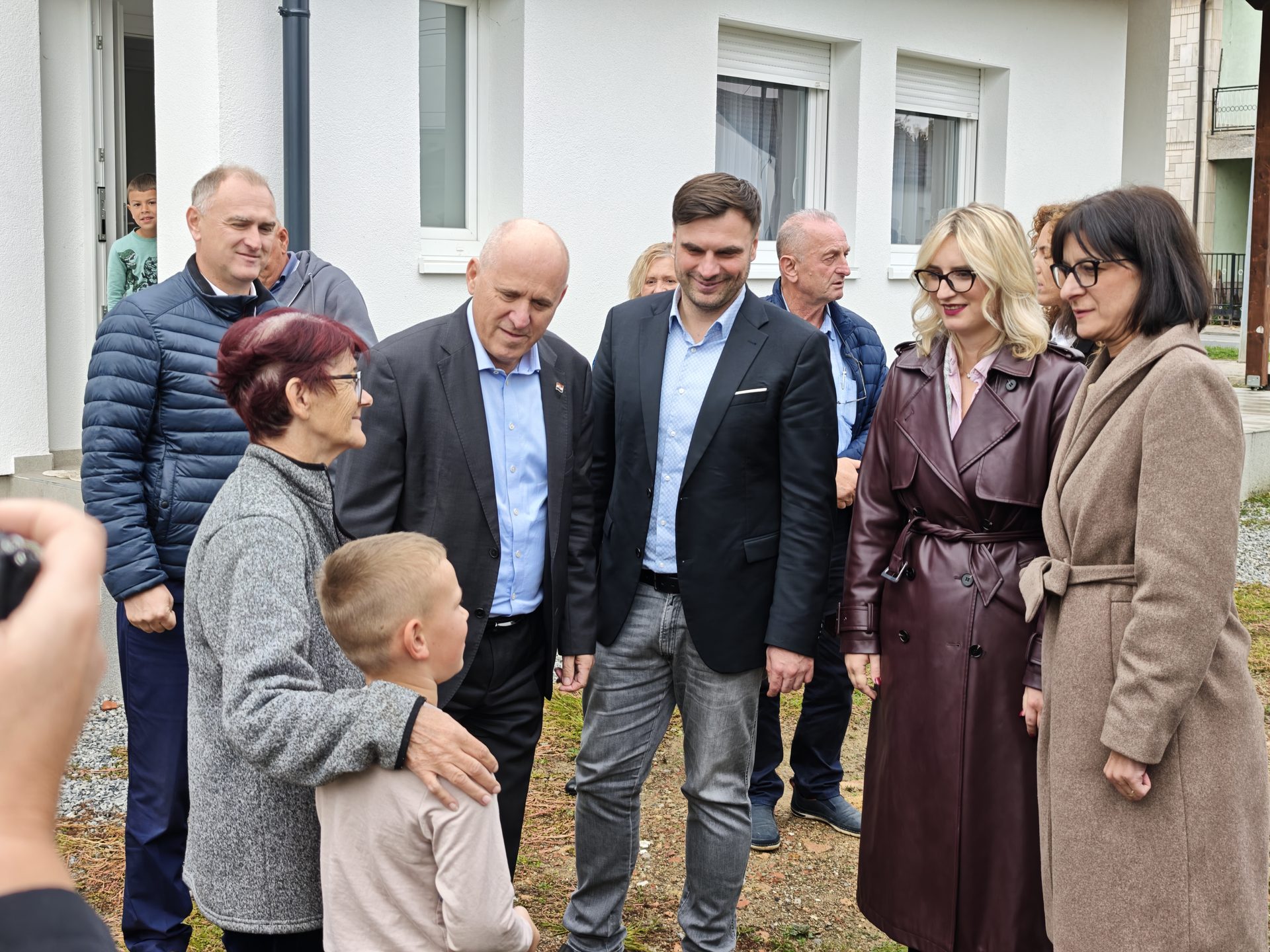 Ministar Bačić u Petrinji: U obnovu uloženo više od pet milijardi eura, državni stanovi idu mladim obiteljima 2